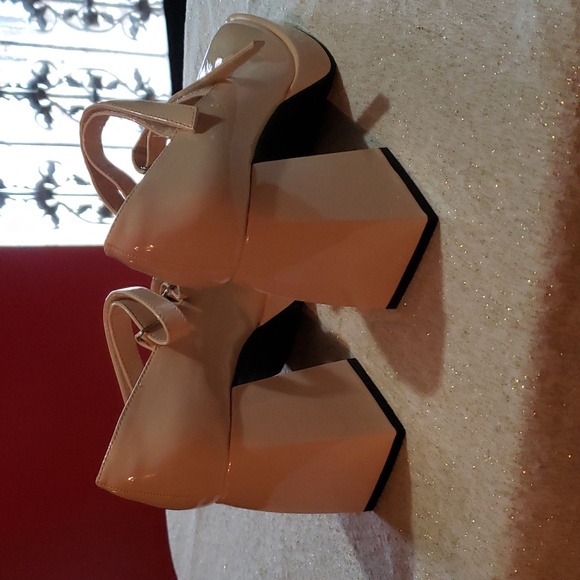 Shoes - Picture 4 of 5